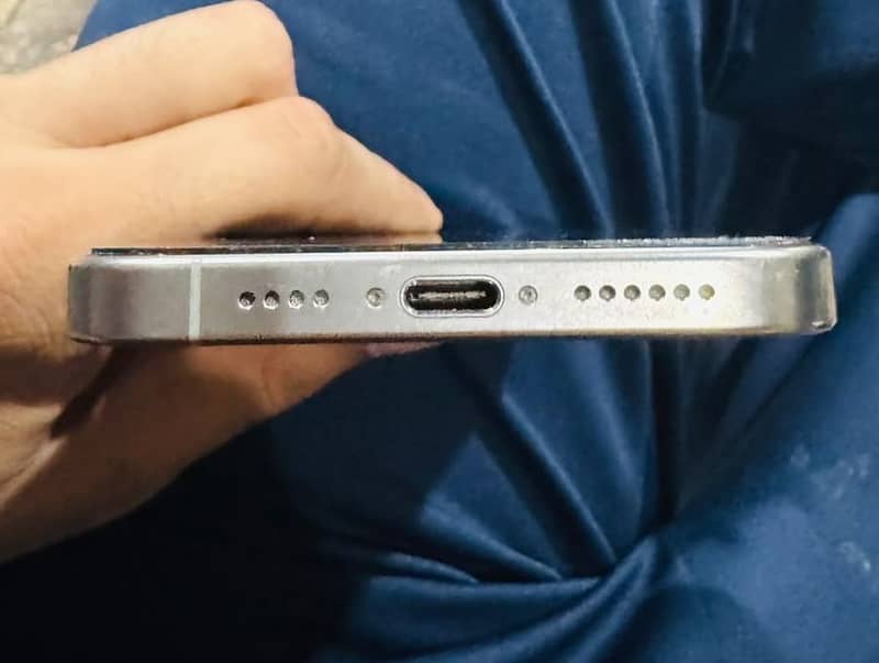 Apple iPhone 16 Pro Max 7