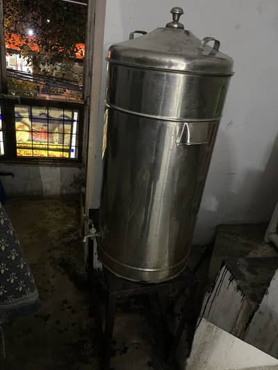 Water tank hot and cool