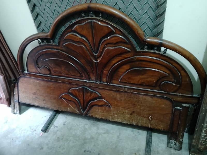 Bed queen size 0