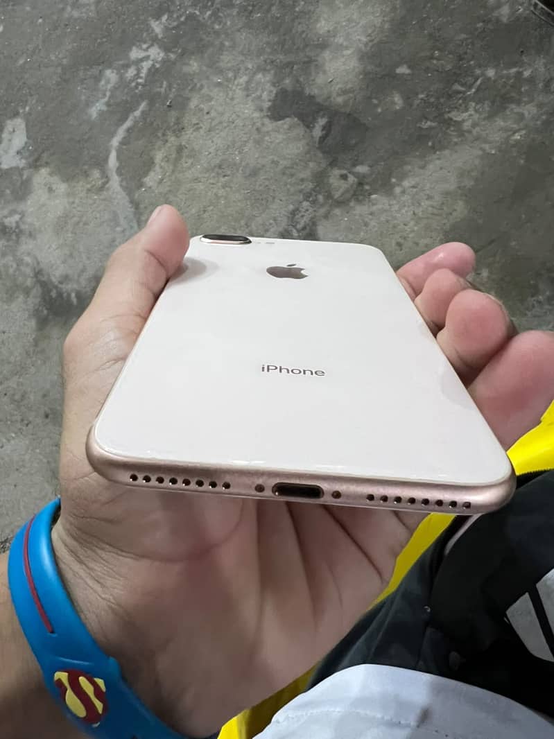 Apple iPhone 8 Plus 2