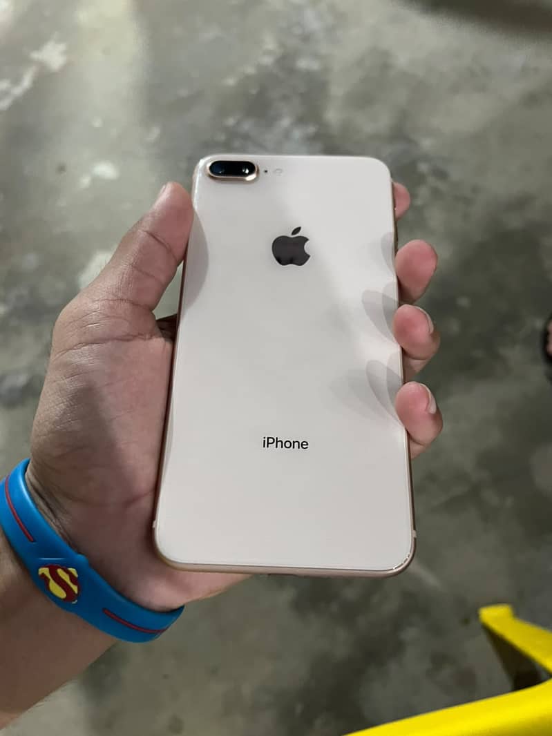 Apple iPhone 8 Plus 4