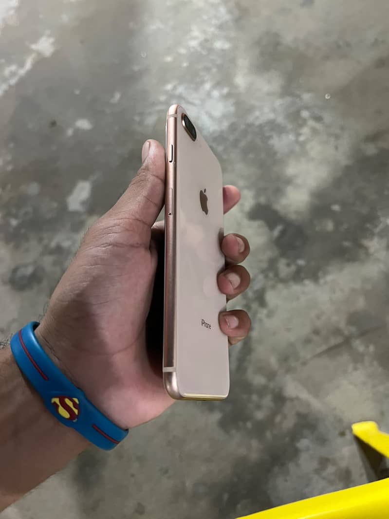 Apple iPhone 8 Plus 5