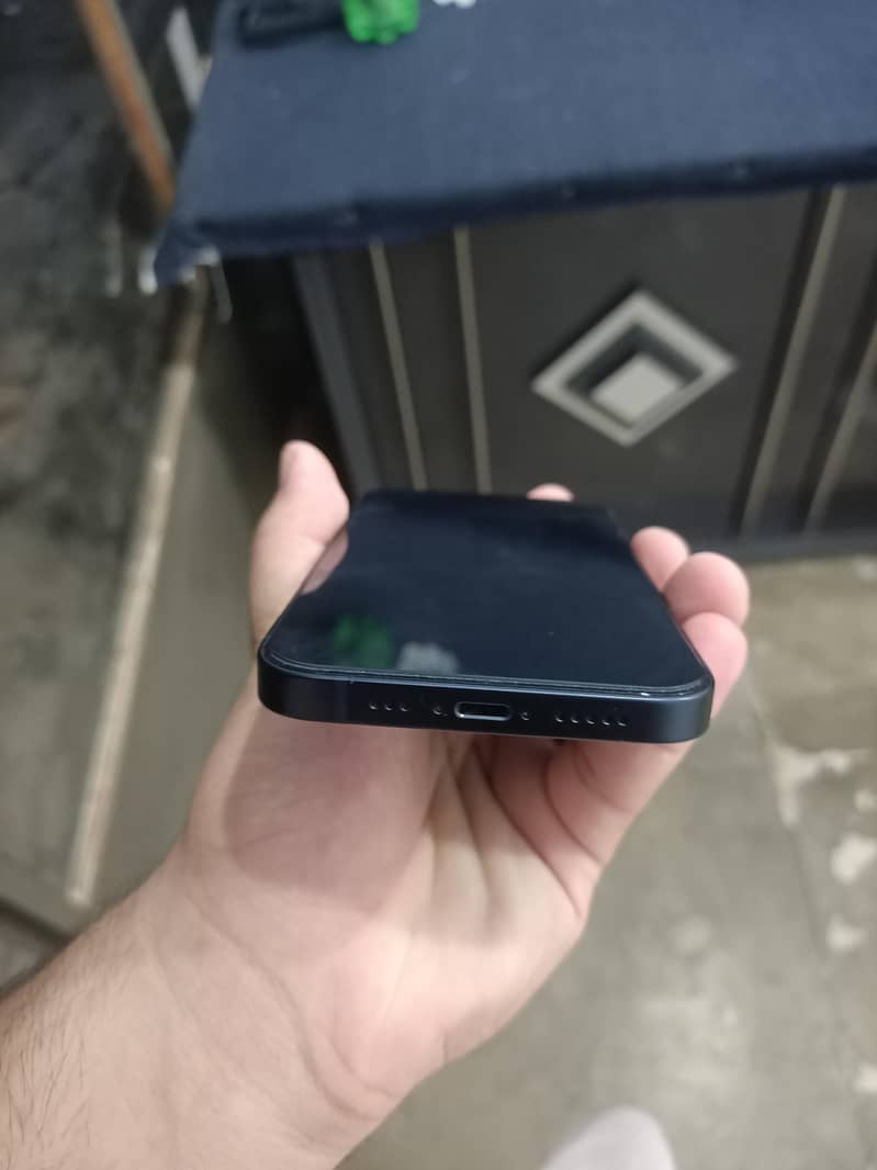 Apple iPhone 13 2