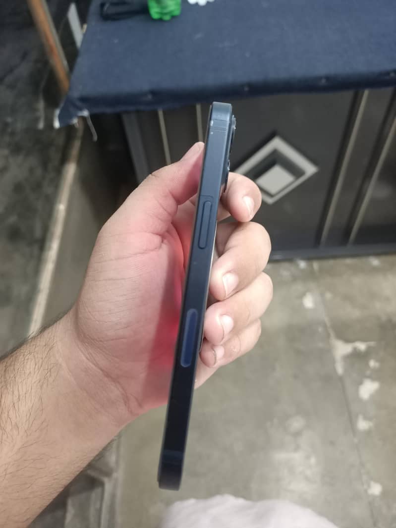 Apple iPhone 13 3