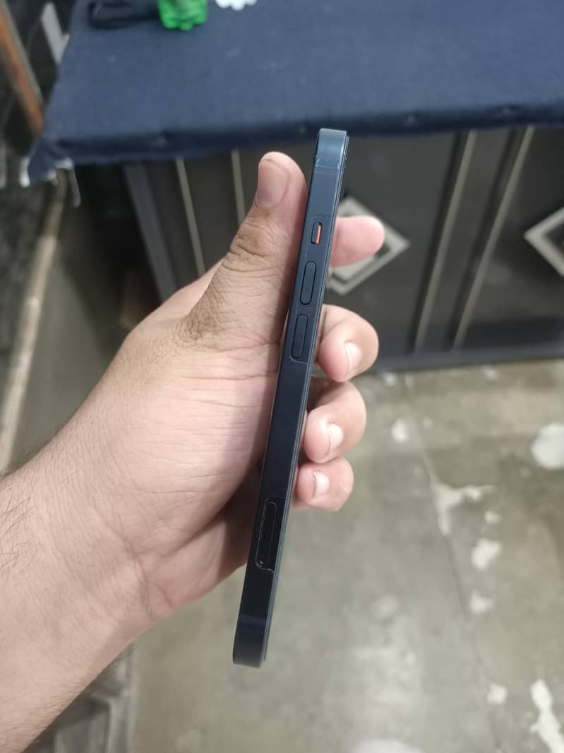 Apple iPhone 13 4