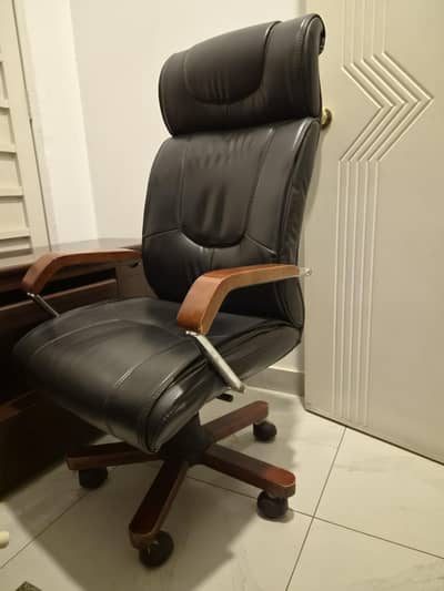 Comfortable executive style office chair