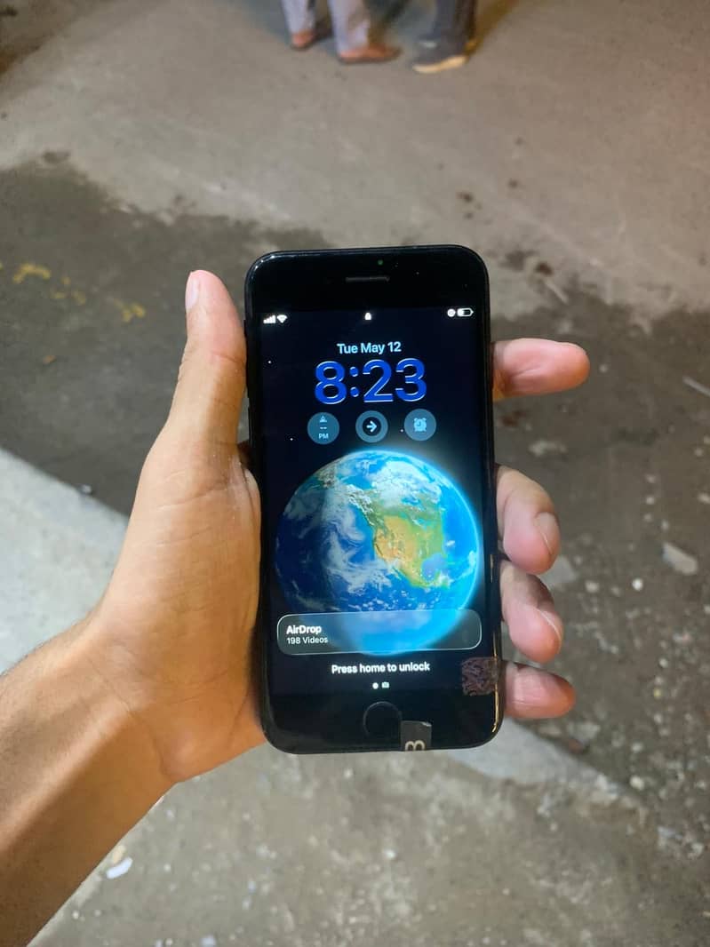 Apple iPhone SE 0