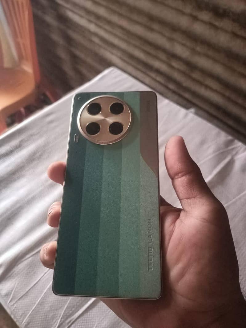 Tecno CAMON 30 1