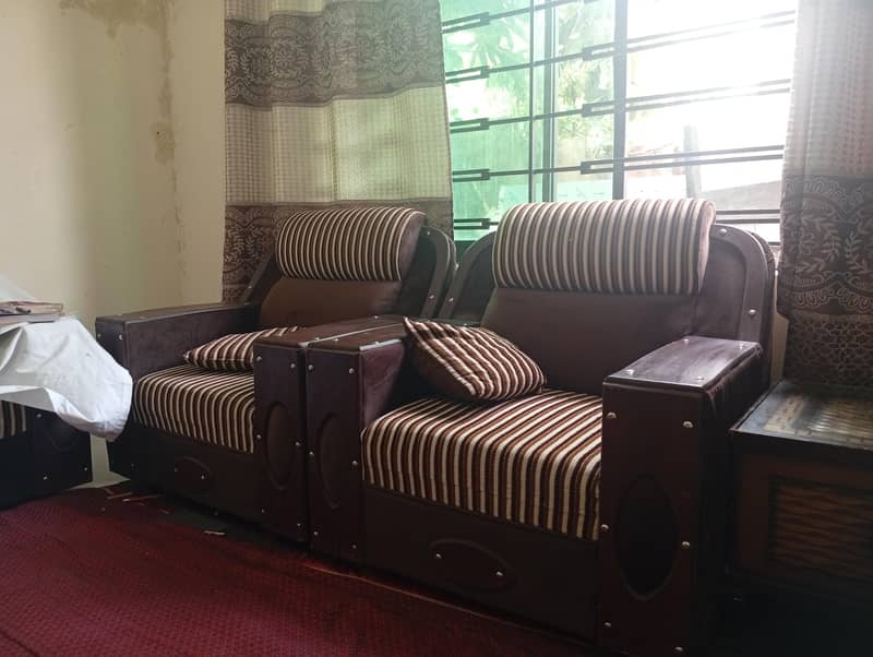 5 seater sofa 0
