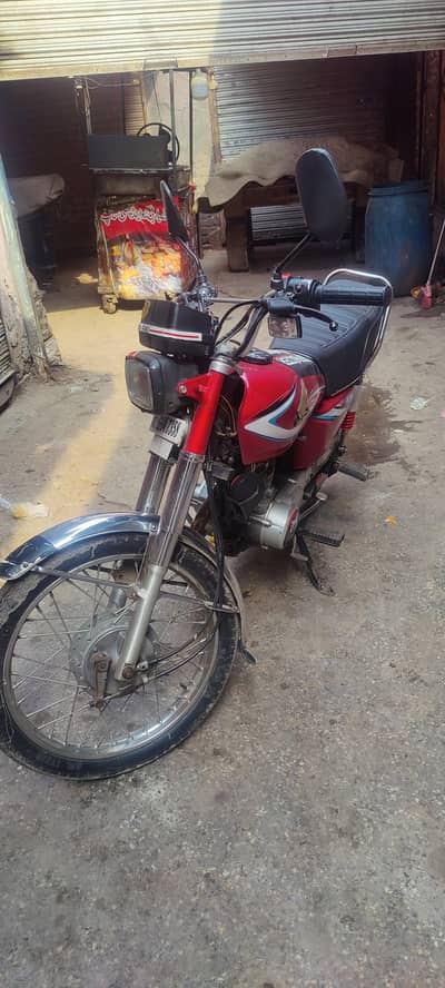 Honda 125 model 15 red colour