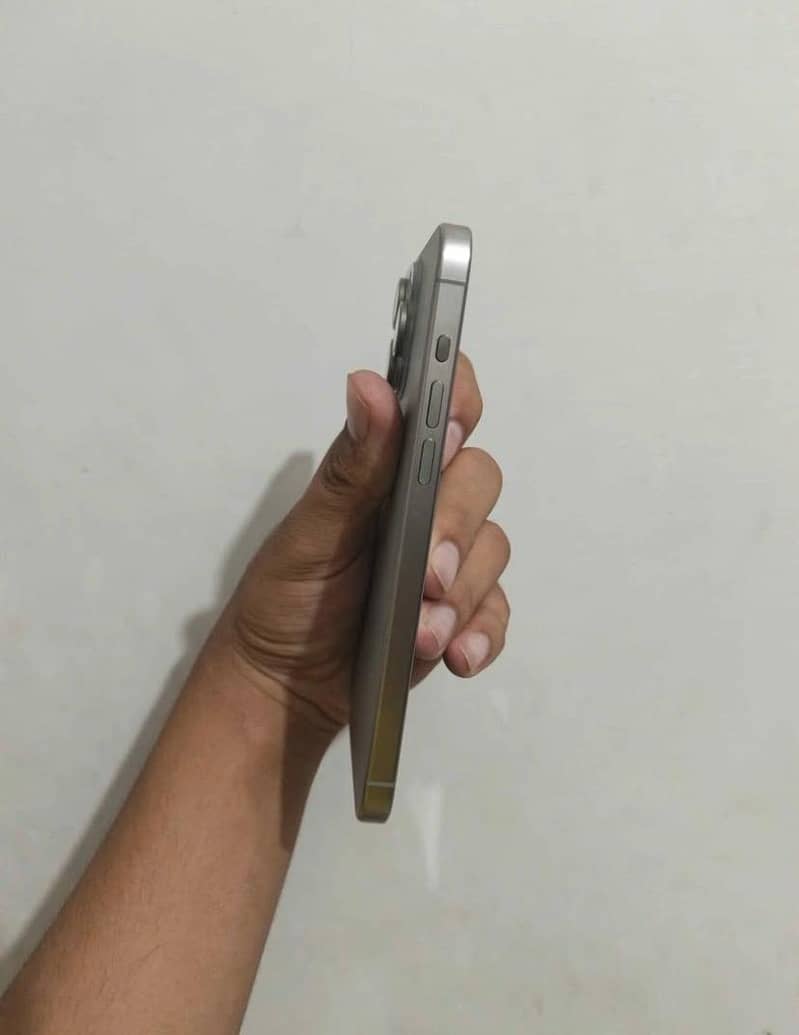 Apple iPhone 15 Pro Max 2