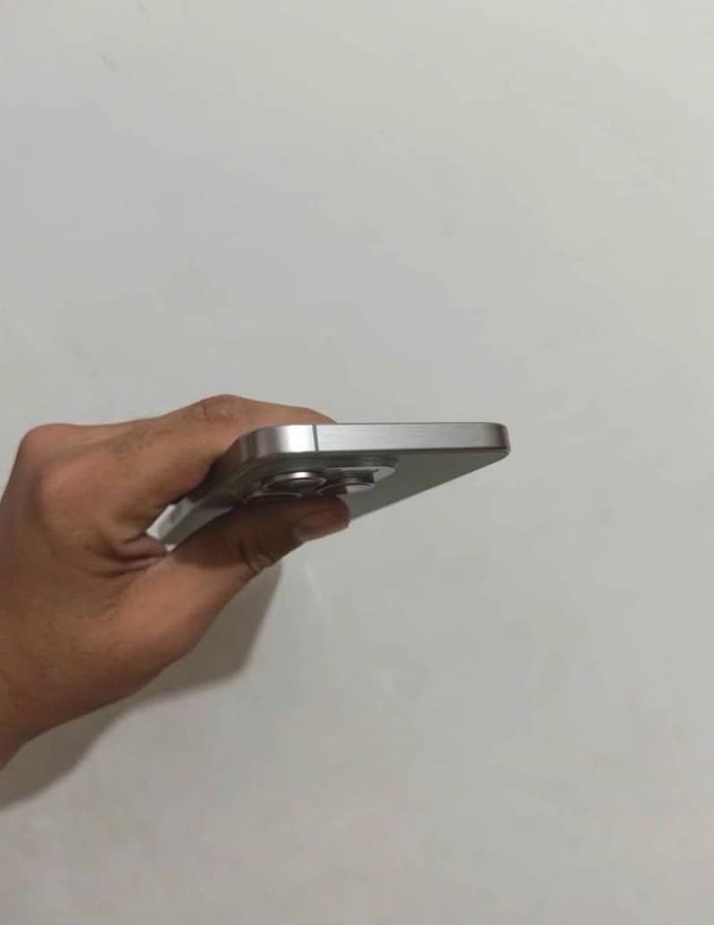 Apple iPhone 15 Pro Max 5