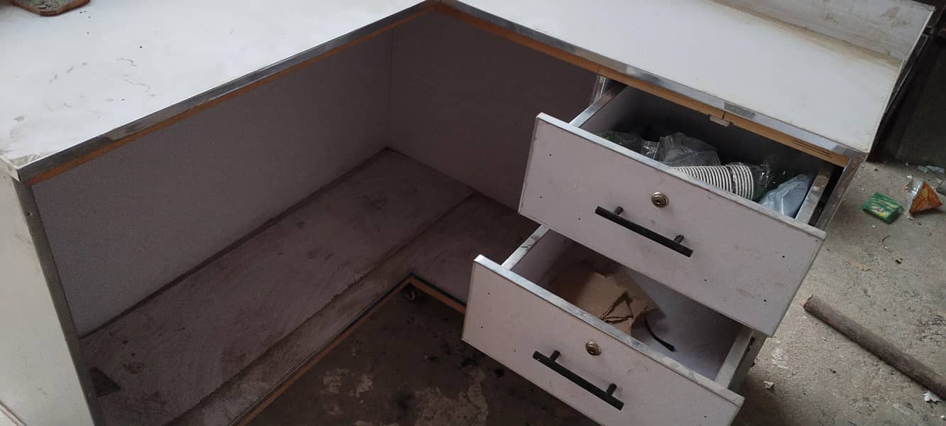 RECEPTION COUNTER 1
