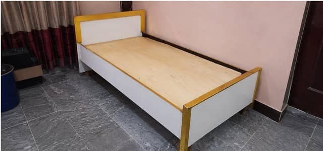 signal Lasani wooden bed