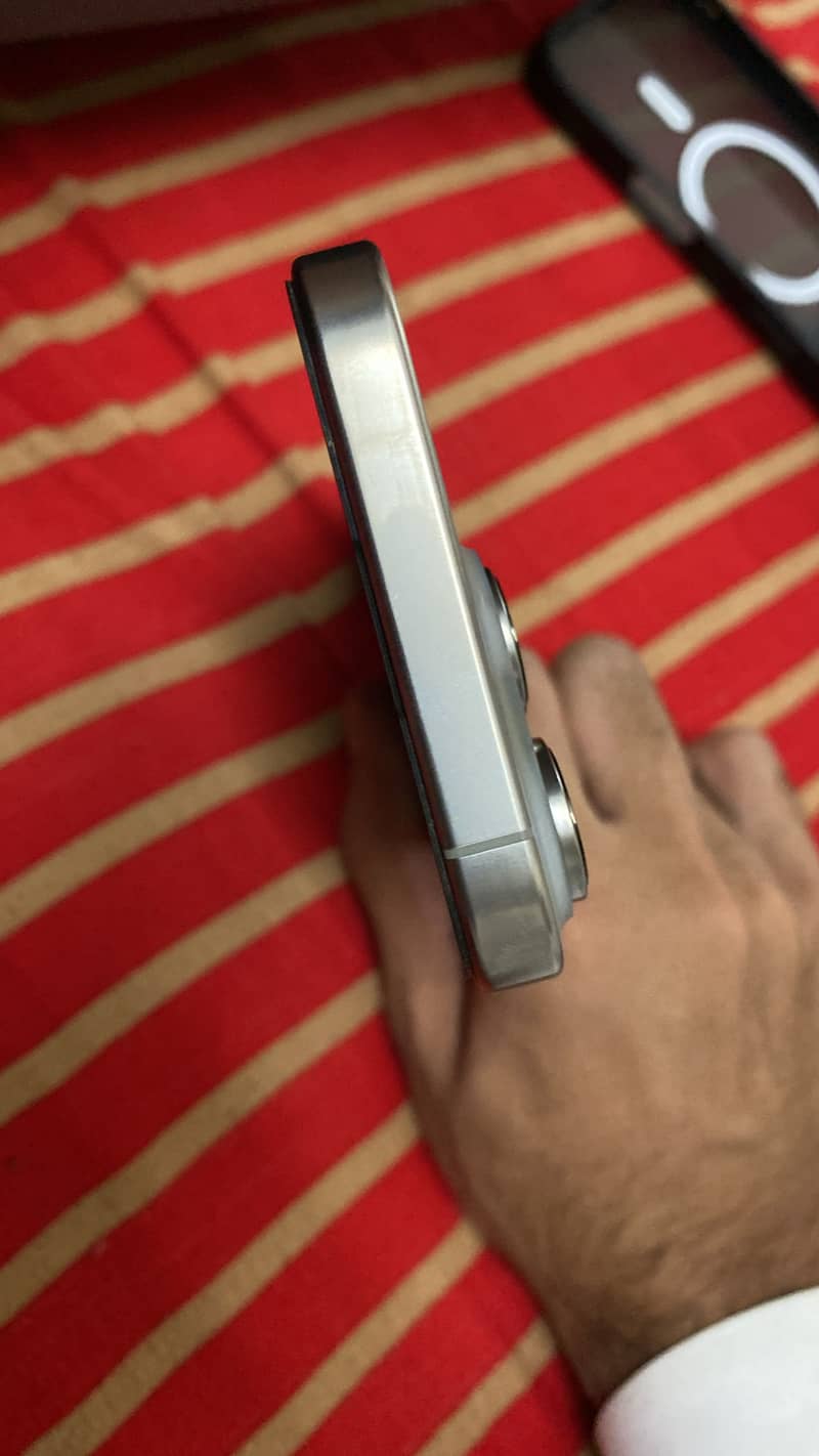 Apple iPhone 16 Pro 1