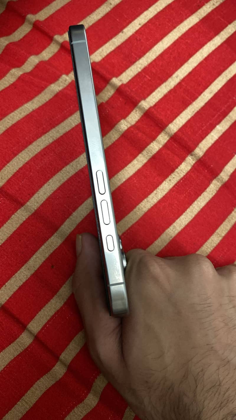 Apple iPhone 16 Pro 7