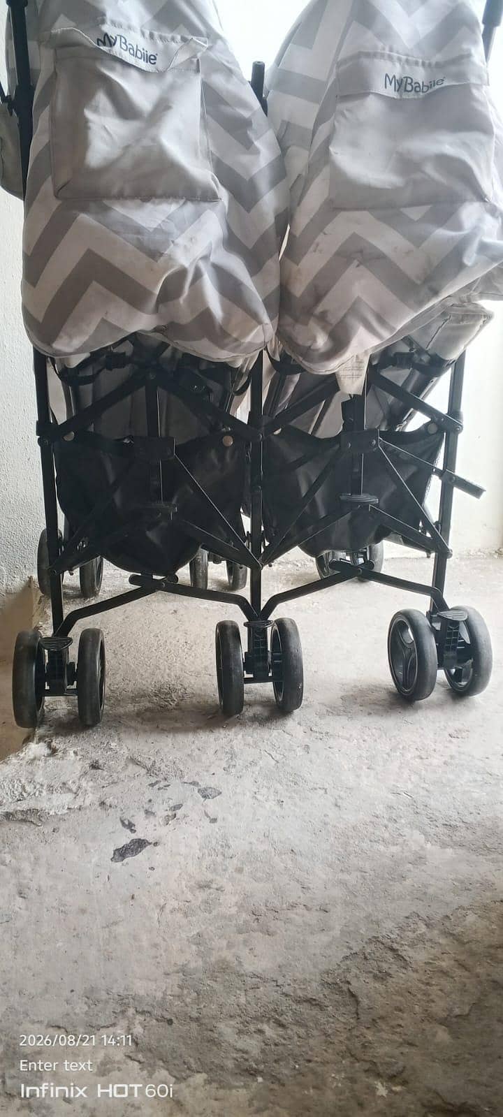 baby's  strollerl 2