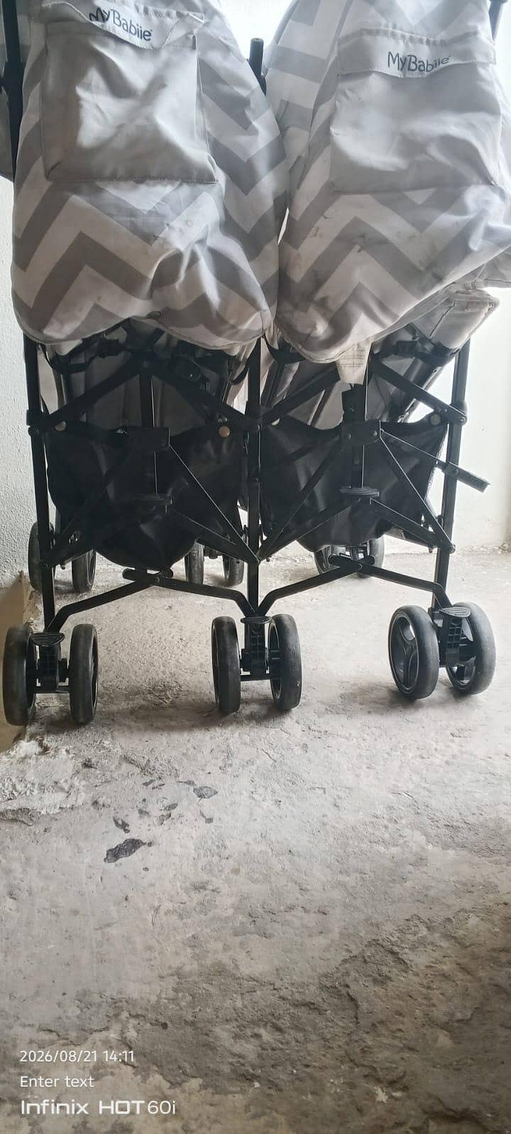 baby's  strollerl 3
