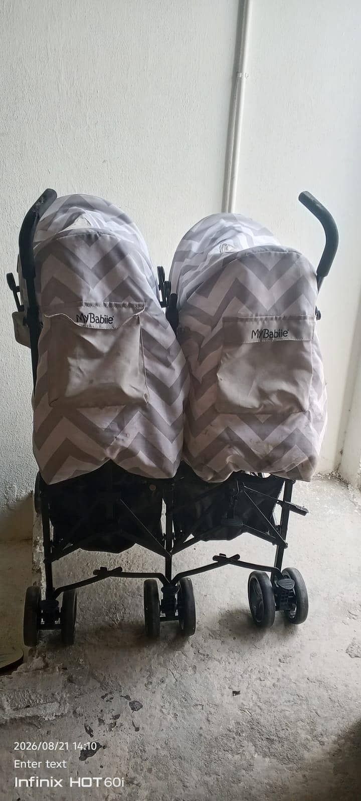 baby's  strollerl 4