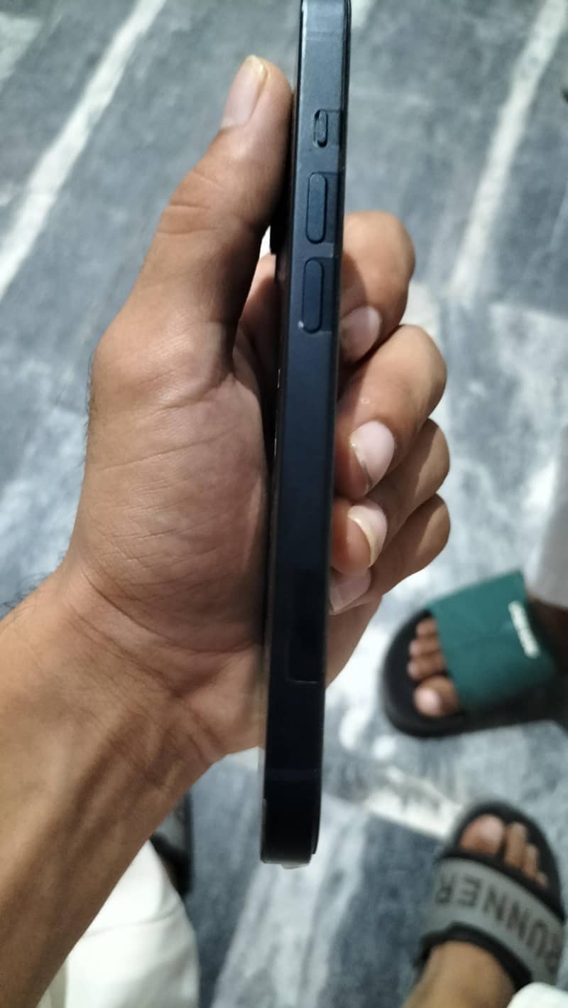 Apple iPhone 14 4