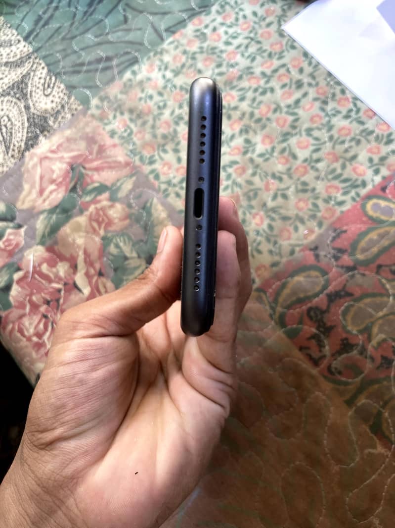 Apple iPhone 11 0
