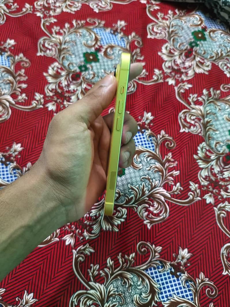 Apple iPhone 14 3