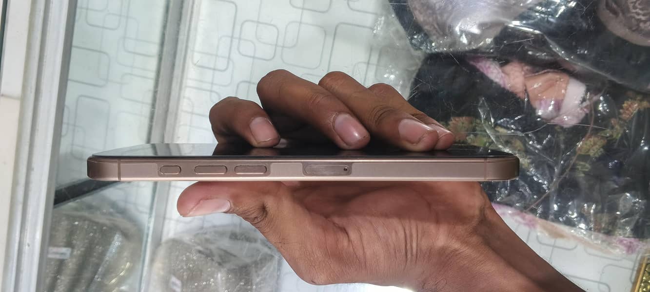 Apple iPhone 16 Pro Max 5