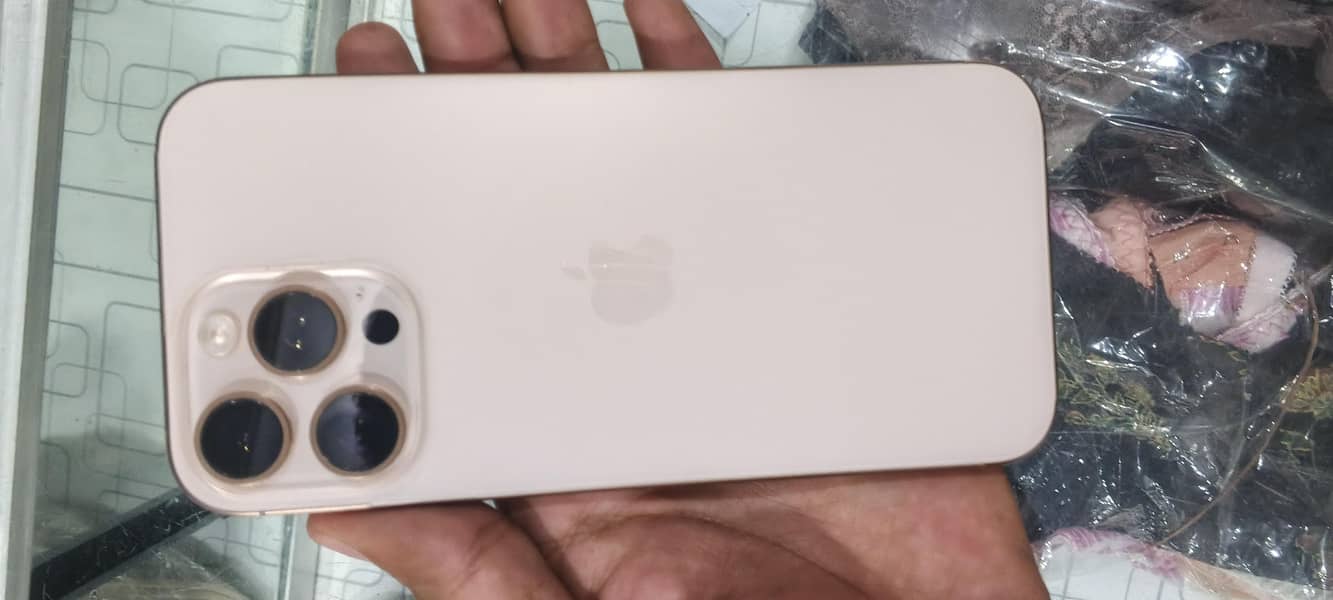 Apple iPhone 16 Pro Max 7