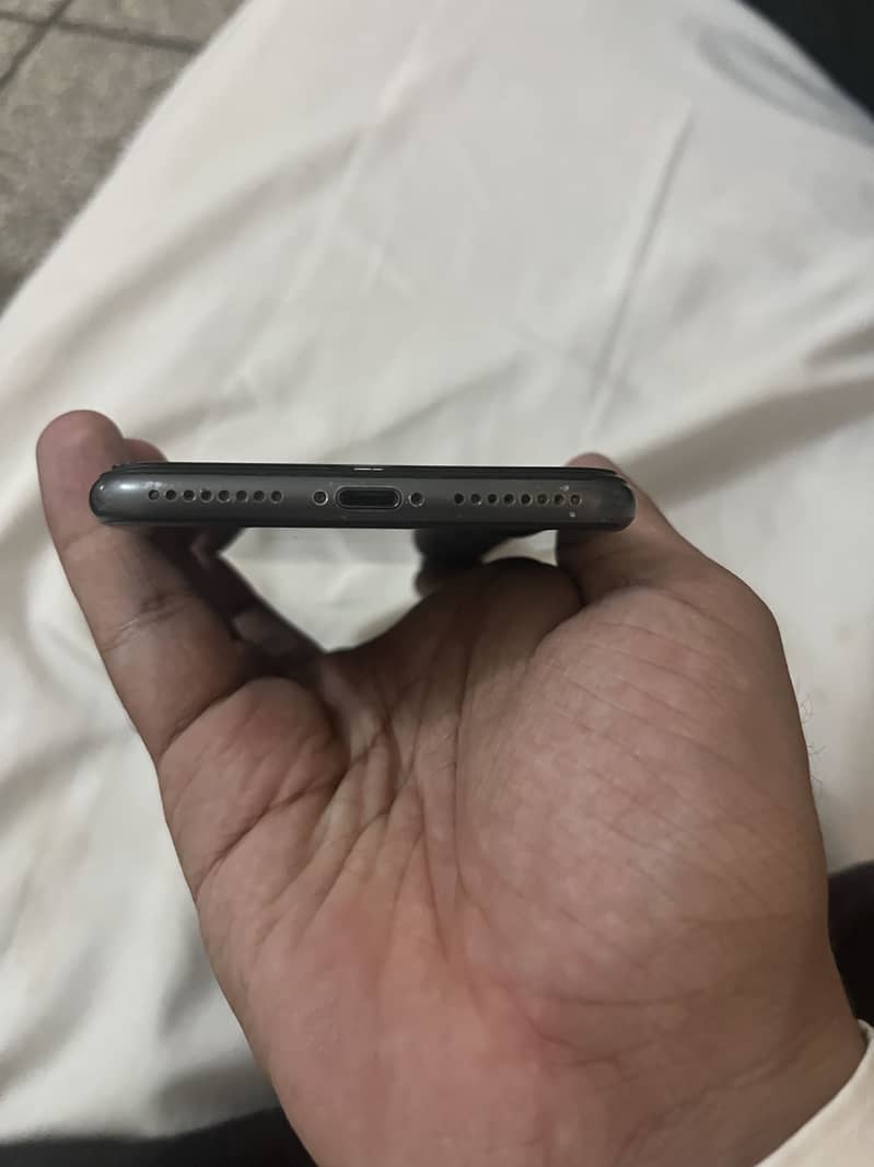 Apple iPhone 8 Plus 3