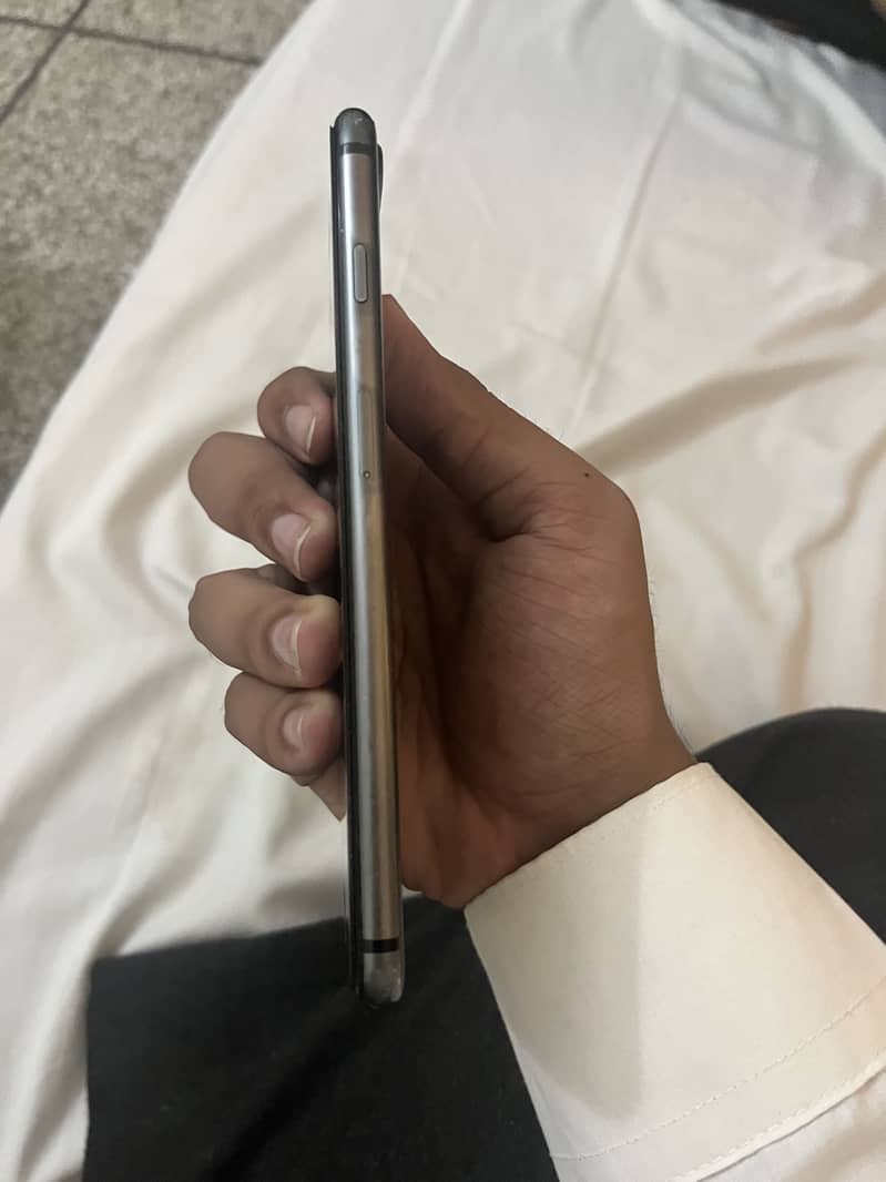 Apple iPhone 8 Plus 4