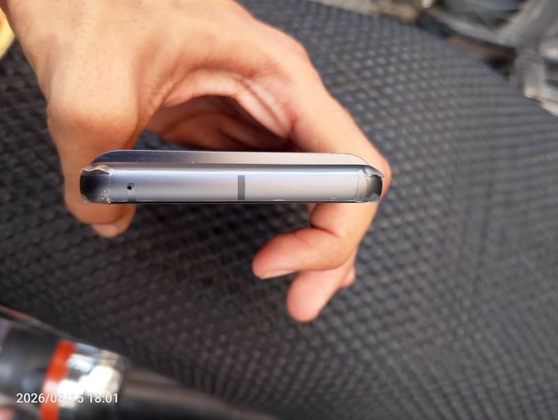 Google Pixel 8 4