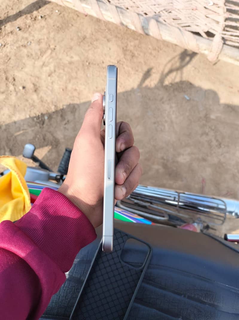 Apple iPhone 15 Pro Max 1