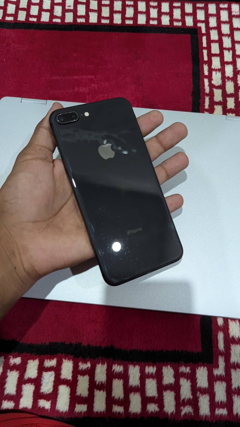 Apple iPhone 8 Plus 0