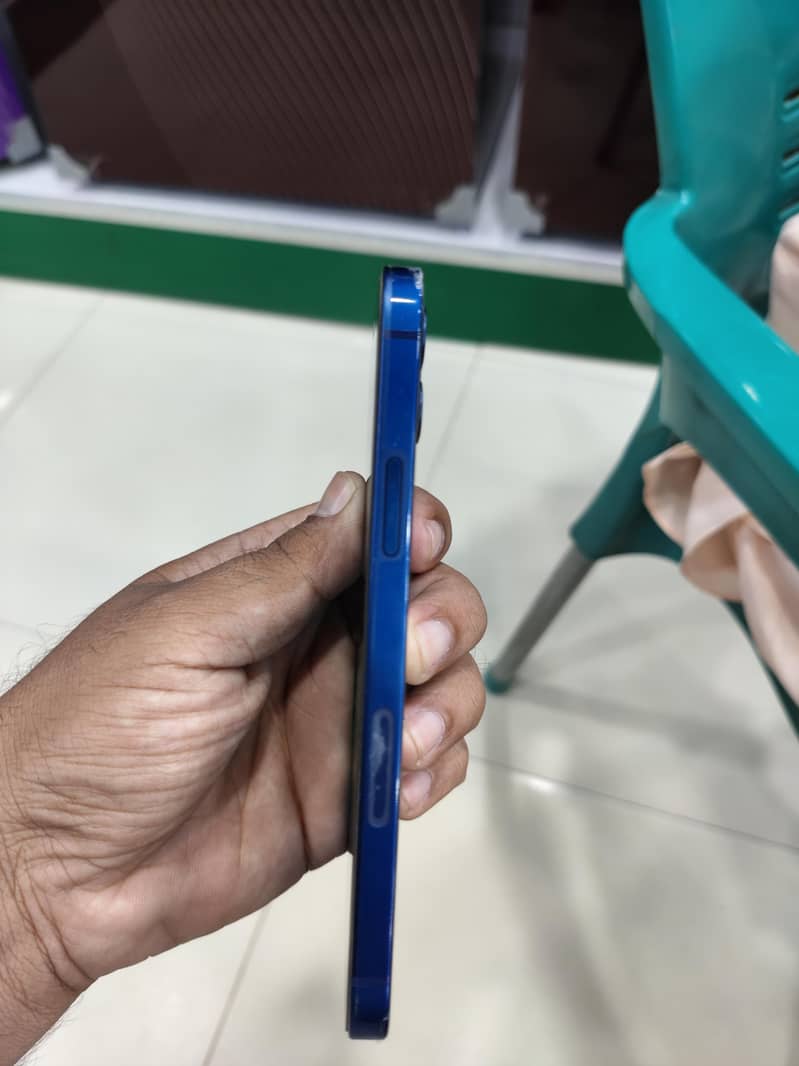 Apple iPhone 12 1