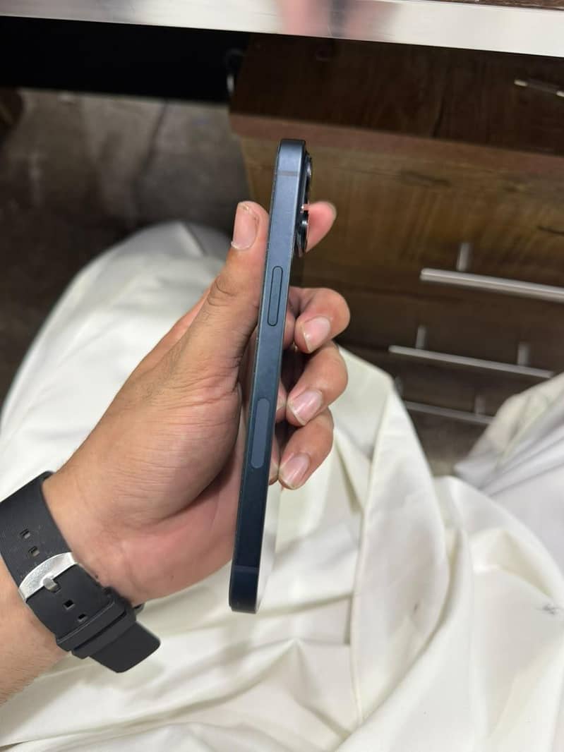 Apple iPhone 13 1