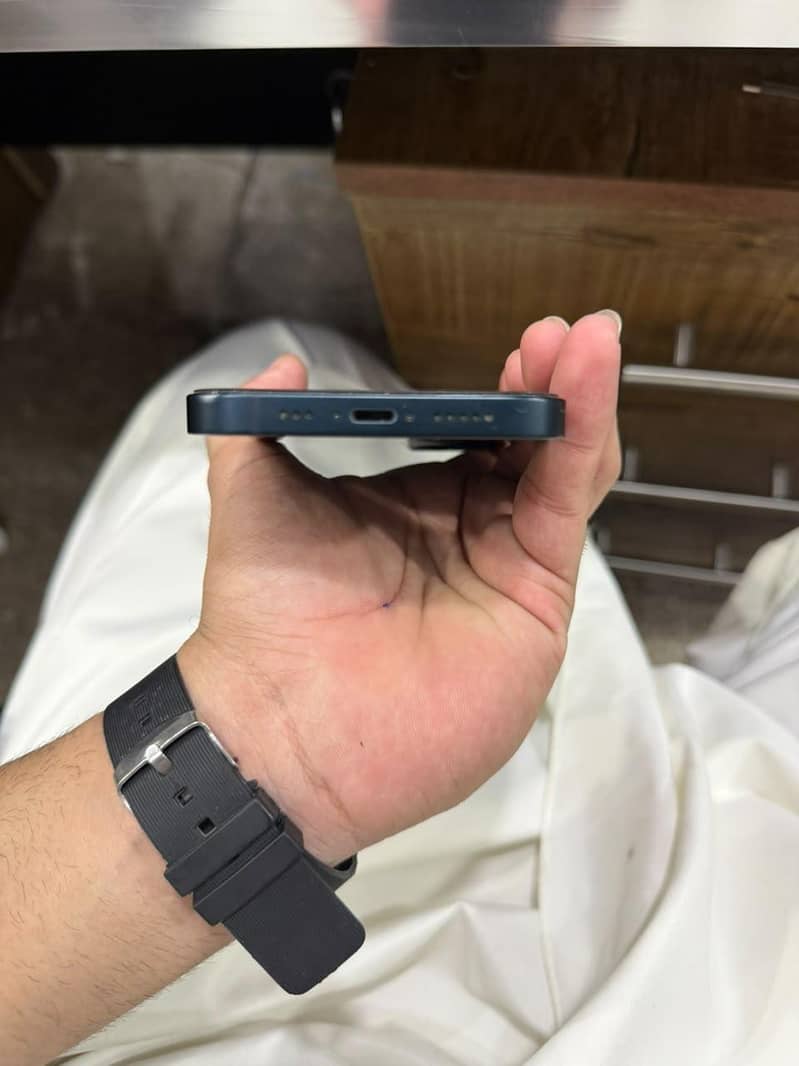 Apple iPhone 13 2