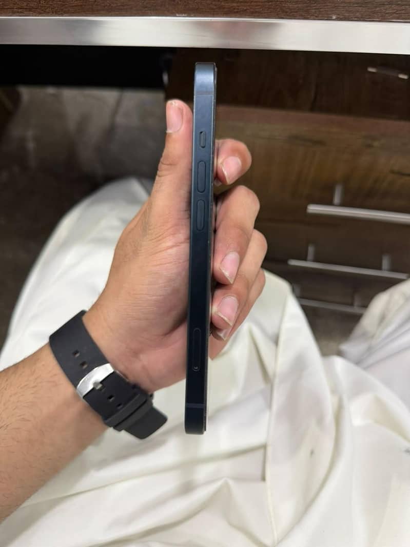 Apple iPhone 13 4