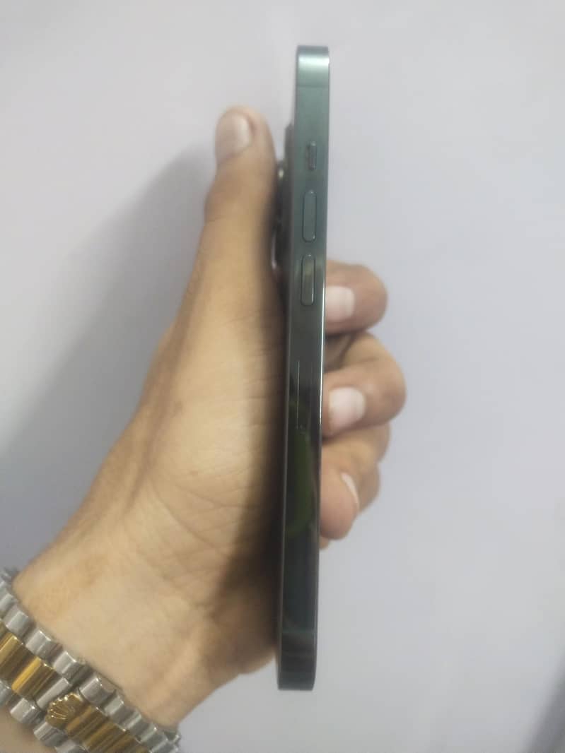 iphone. 13 pro 4
