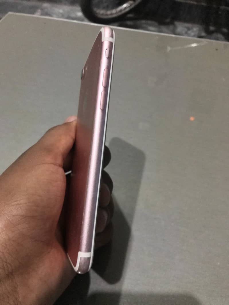 Apple iPhone 7 2