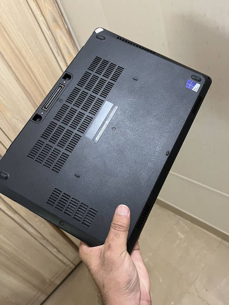 Latitude E5470 1