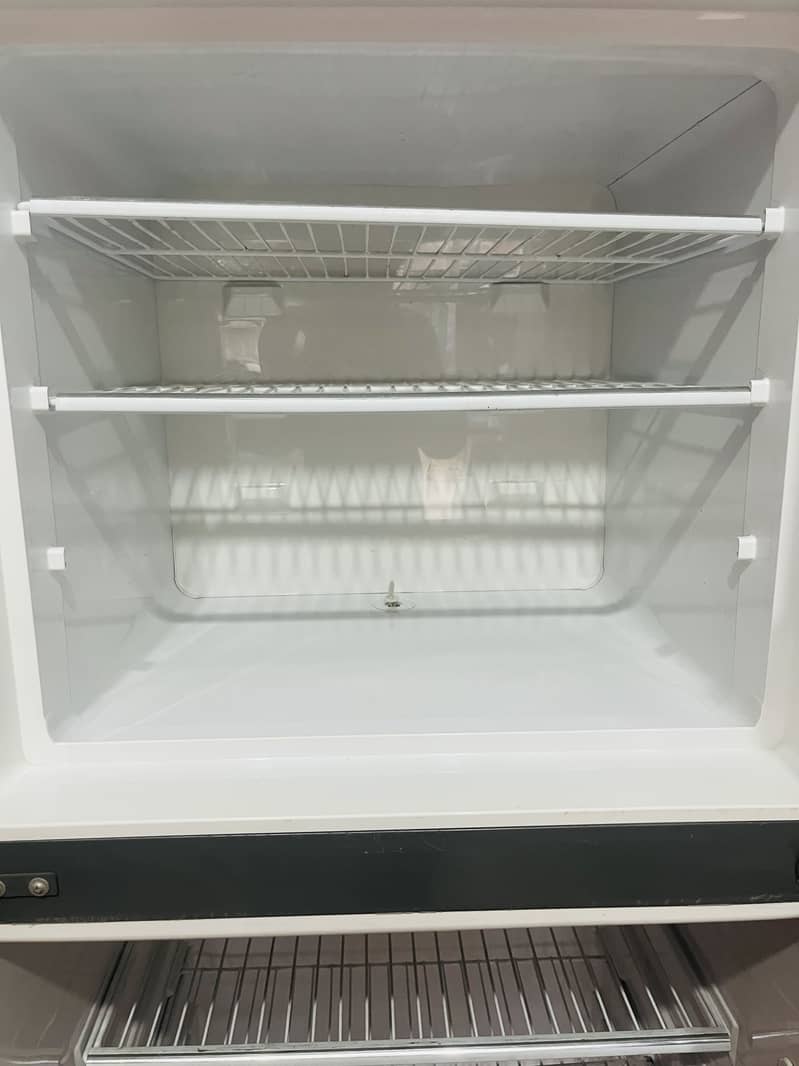 Dawlance fridGe 2