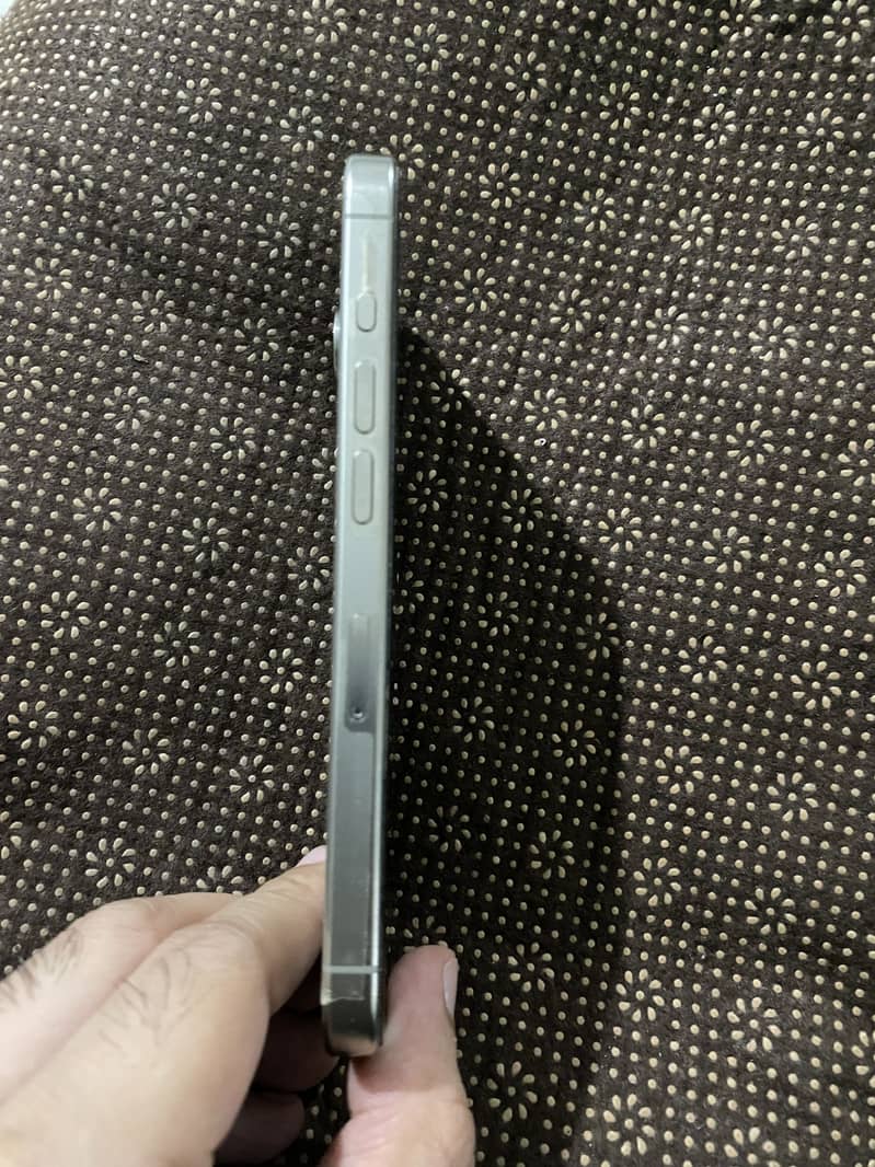 Apple iPhone 15 Pro 1