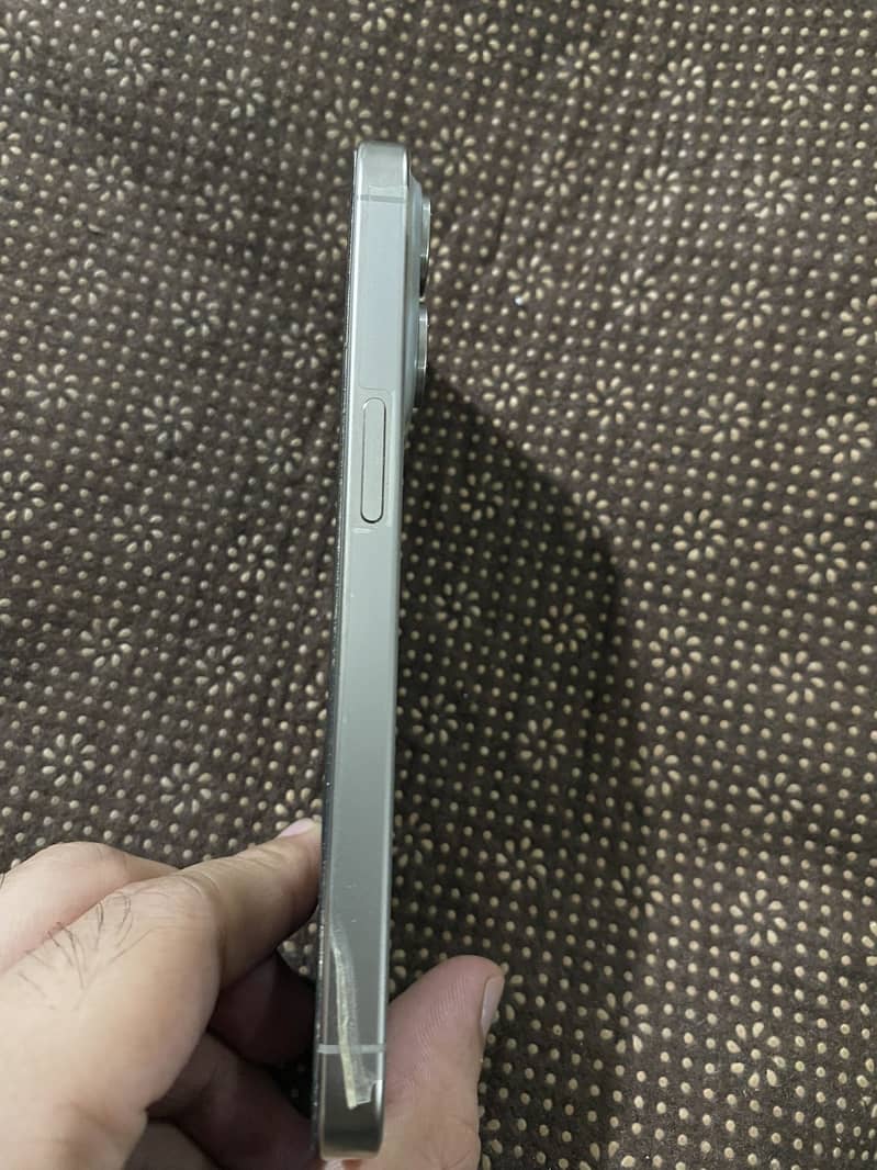 Apple iPhone 15 Pro 4