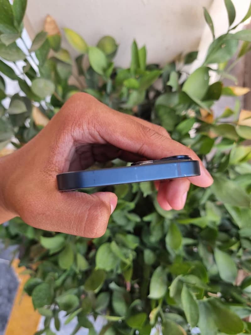 Apple iPhone 14 5