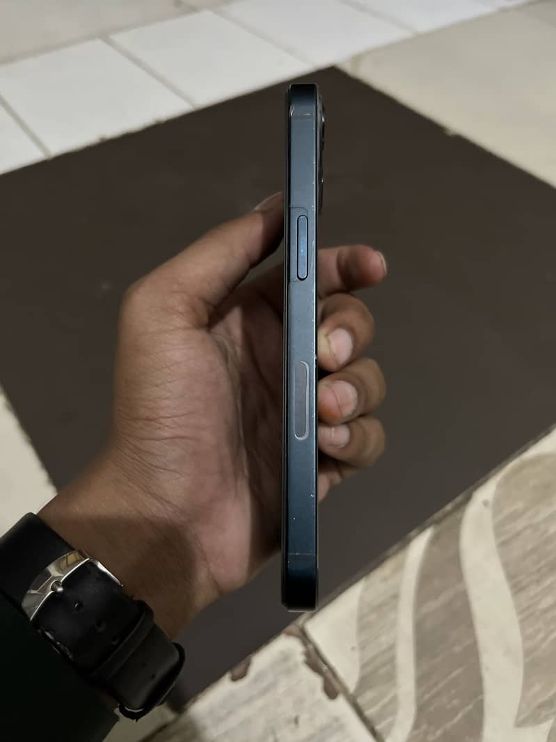 Apple iPhone 13 1