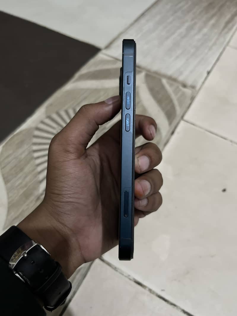 Apple iPhone 13 2