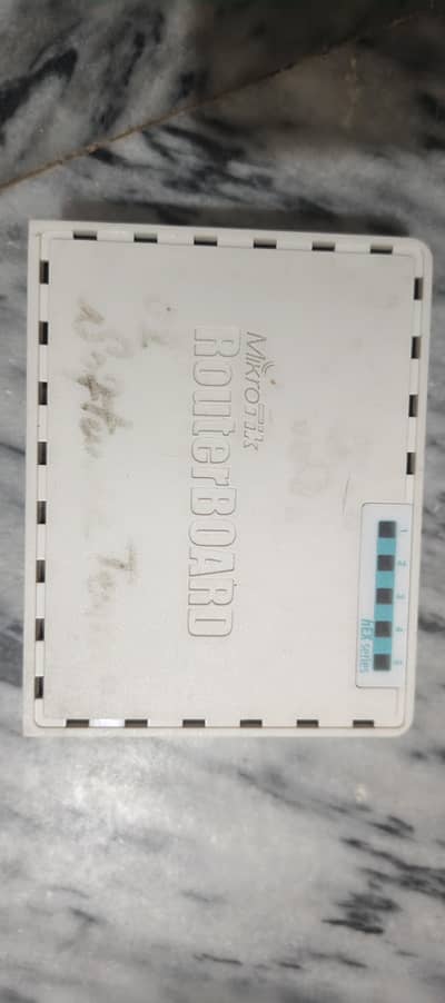 MikroTik hEX RouterBOARD (RB750Gr3) – Gigabit Router