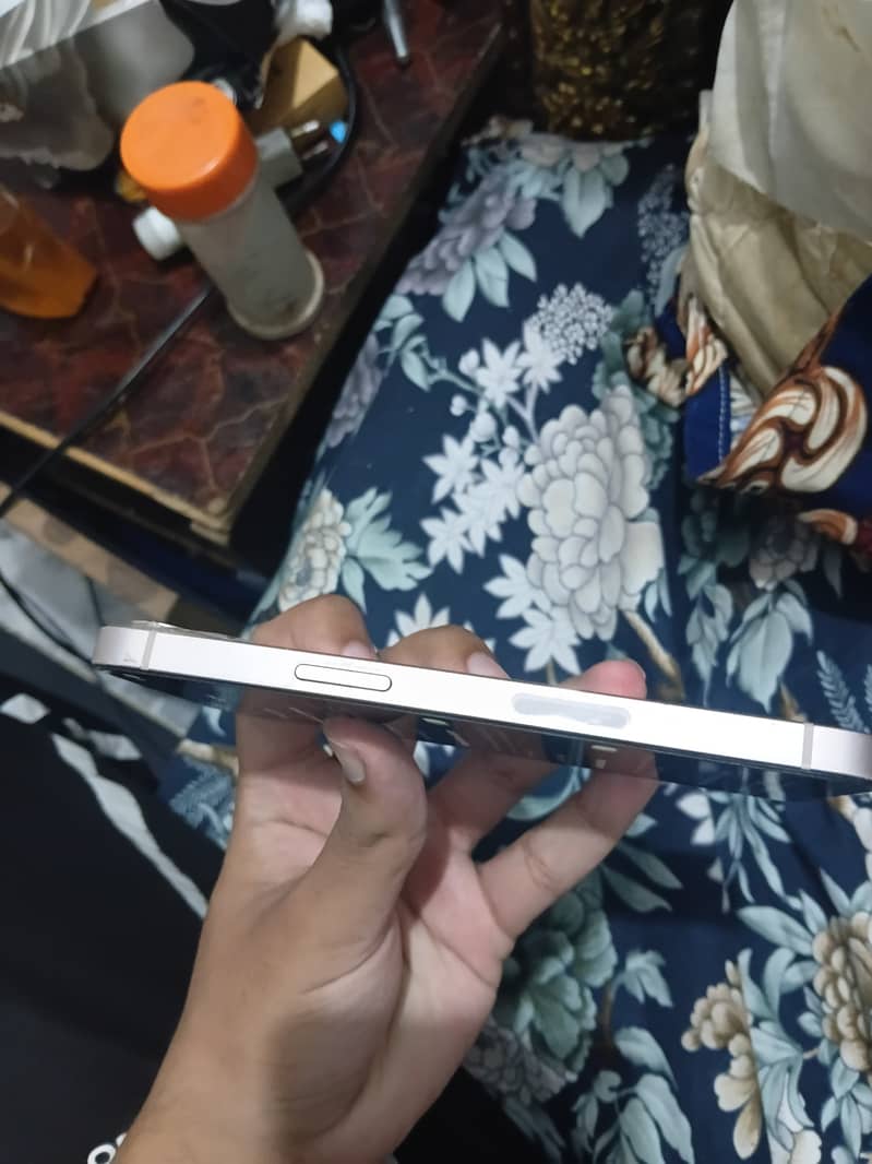 Apple iPhone 13 2