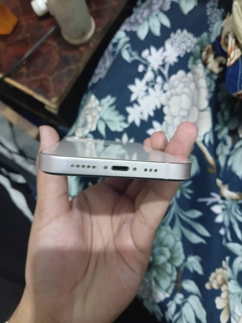 Apple iPhone 13 4