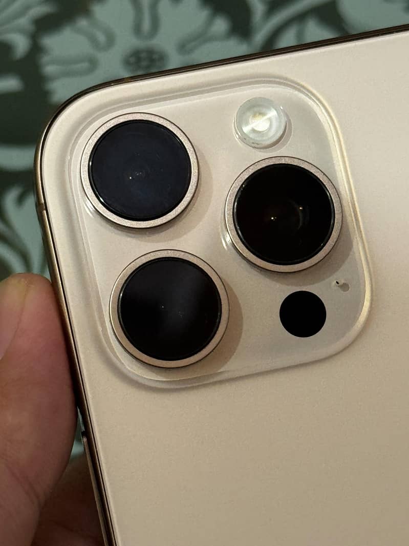 IPhone 16 Pro Max 3